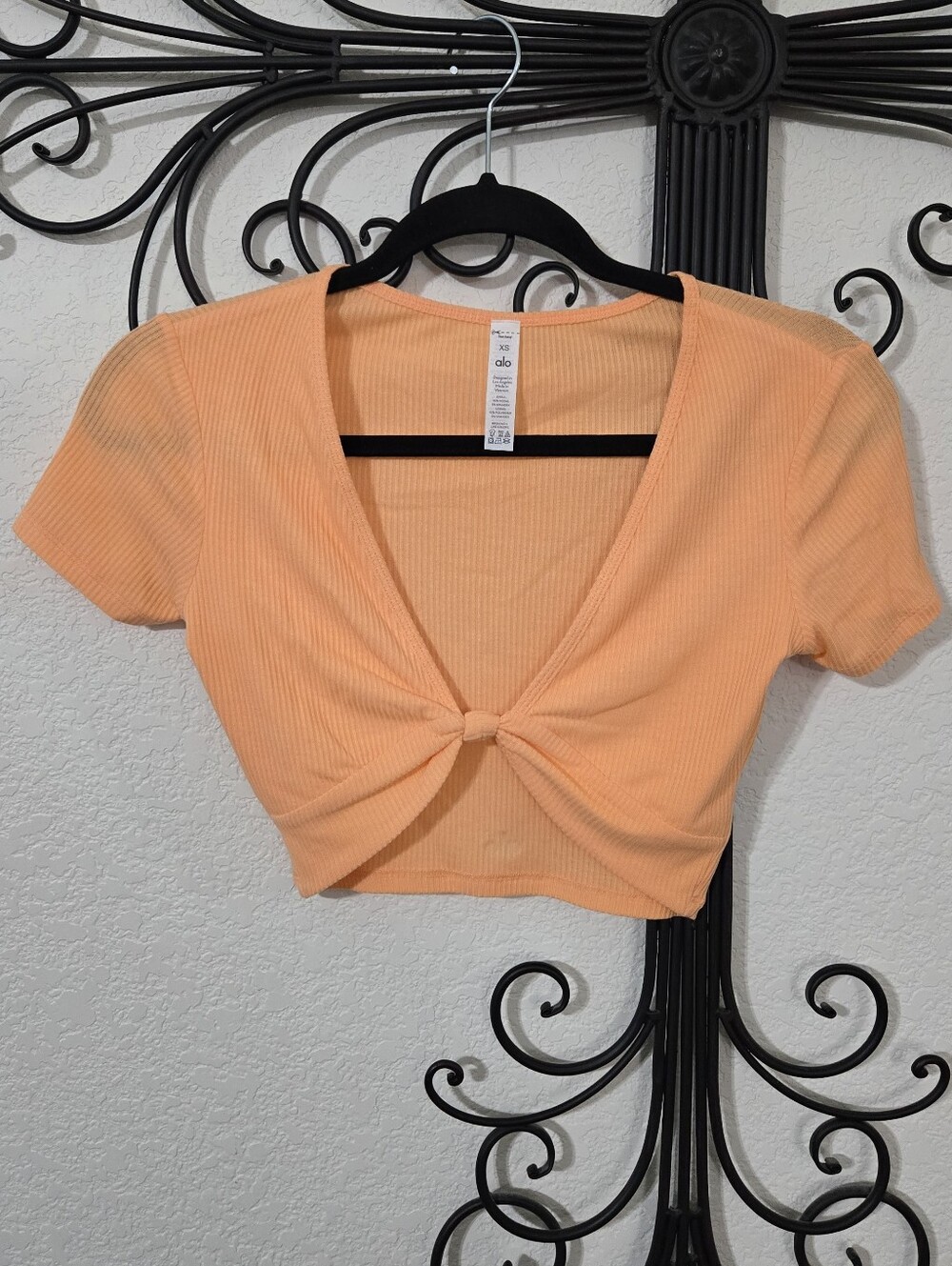Alo Ribbed Knotty Crop Top | Xs